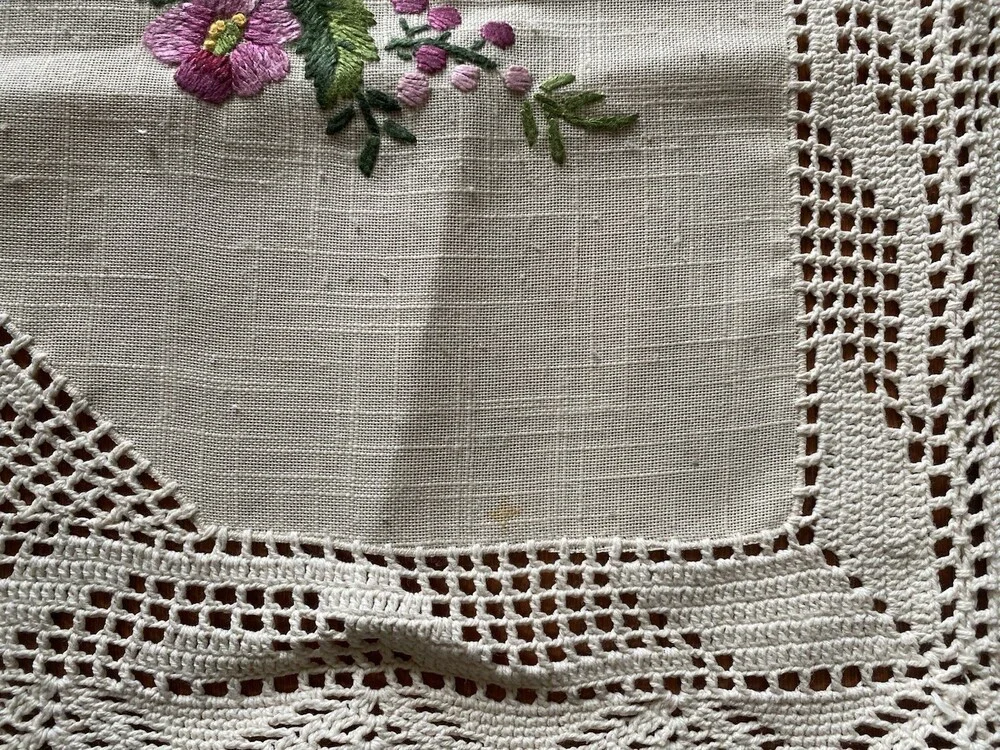 Vintage Hand Embroidered Floral Ivory Tablecloth Runner Lace Edge 32” Square